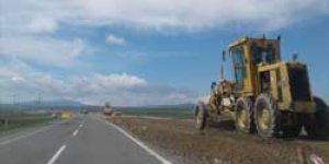 Selim-Sarıkamış yolu sıcak asfalt yapıyor