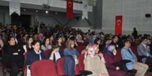 Vali öğrencilerle buluştu