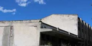 Eski Süt Fabrikası harabeye döndü