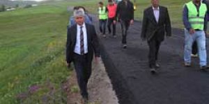 Köy Yolları Sıcak Asfaltla Tanışıyor