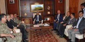 Kars’ta protokol bayramlaştı