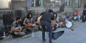 Sokak çalgıcıları Kars’ta