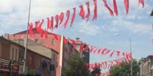 Kars bayraklarla donatıldı