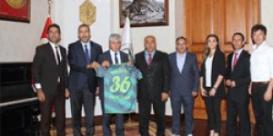 DSİ Spor Kulübü’nden Vali Doğan’a forma