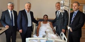 Bakan Arslan,hasta ve hasta yakınlarıyla