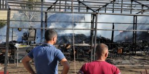 Taziye evinde yangın: Çadır küle döndü, 100 ton ot yandı
