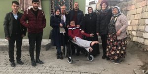 Akülü arabasına kavuşan engelli sevinci duygulandırdı