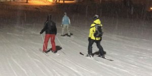 Sarıkmış Cıbıltepe Kayak Merkezi’nde gece kayağı yapıldı