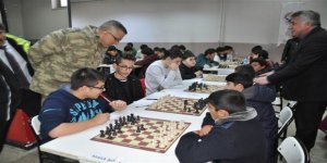 180 öğrenci hem öğreniyor, hem yarışıyor