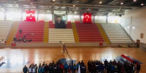 Kars’ta okullar arası voleybol turnuvası başladı 
