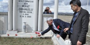 Halk Ozanı Murat Çobanoğlu mezarı başında anıldı 