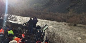 Beton mikseri Aras Nehri’ne uçtu 