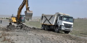 Karayolları Kars’ın giriş yollarını yapmaya başladı 