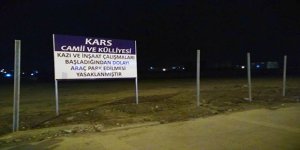 “Kars Cami ve Külliyesi” inşaat alanında araçlar kaldırıldı