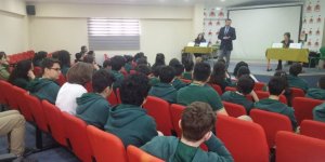 Kars TDP polislik mesleğini öğrencilere anlatıyor 