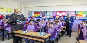 Kars Valisi Rahmi Doğan, Ziya Gökalp Ortaokulunu ziyaret etti