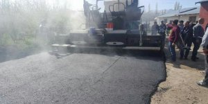 Mahalle yolları asfaltlanıyor