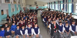 Arpaçay Kaymakamı Koç, öğrencilerle buluştu