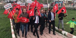 Sarıkamış’ta öğrenciler Şehitleri için yürüdü