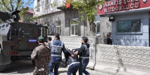 Kars’ta 1 kişinin hayatını kaybettiği olayın zanlıları adliyeye sevk edildi