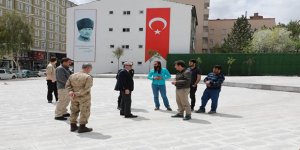 Kars Valisi Rahmi Doğan parkta incelemelerde bulundu