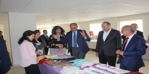 Kars KYK Yurtlarında kalan kız öğrencilerin el emekleri görücüye çıktı