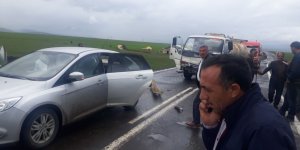 Kars’ta akaryakıt tankeri ile otomobil çarpıştı
