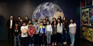 Başarılı gençler uzayı keşfetti