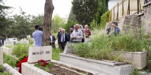 Gazeteci Mevlüt Işık, mezarı başında anıldı