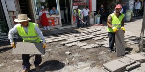 Kazımpaşa Caddesinin kaldırımları yeniliyor