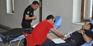 Kars polisi Türk Kızılay’ına kan bağışında bulundu