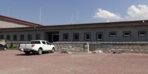Kars Tren Garı'nın duvarları dökülmeye başladı