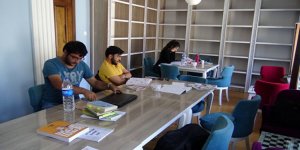 Kars Kalem Kitap Kahve Evi yaz aylarında da sosyal yaşama ev sahipliği yapıyor