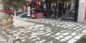 Kars’ta Kazımpaşa Caddesi’nin kaldırımlarını yeniliyor
