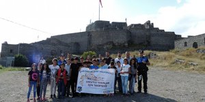 Kars Emniyetinden çocuklara tarihi ve kültürel gezi etkinliği