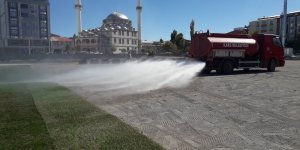 Kars Sentetik Yüzeyli Atletizm Pisti’nin çimleri seriliyor