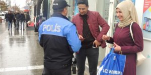 Kars polisinden ‘Şiddete Hayır’ broşürü