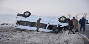 Kars'ta trafik kazası: 13 yaralı