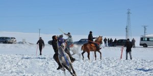 Kar üstünde cirit gösterisi nefes kesti