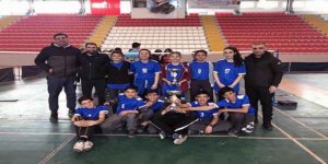 Cevriye Tatış Ortaokulu Badmintonda iki madalya kazandı