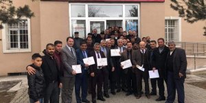 AK Partili Arpaçay Belediye Başkanı Erçetin Altay mazbatasını aldı
