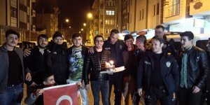 Kavga ihbarına giden polislere pasta sürprizi