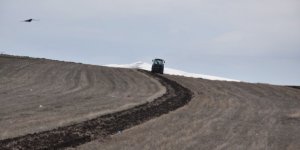 Kars’ta çiftçilerin tarla sürümü başladı 