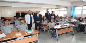 Vali Türker Öksüz Cumhuriyet Anadolu Lisesi'ni ziyaret etti