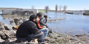 Kars'ta sular altında kalan köylerine son kez baktılar