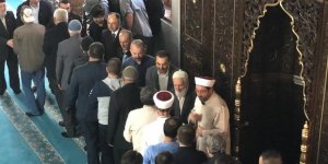 Kars'ta bayram namazında camiler doldu 
