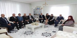 Vali Türker Öksüz’den Şehit ailelerine Bayram ziyareti