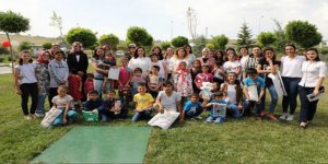 Vali eşi Meral Öksüz, çocukları Vali konağında ağırladı