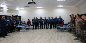 Kars Polisi, yaşatmak için kan verdi