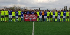 Futbolculardan Mehmetçiğe pankartlı destek